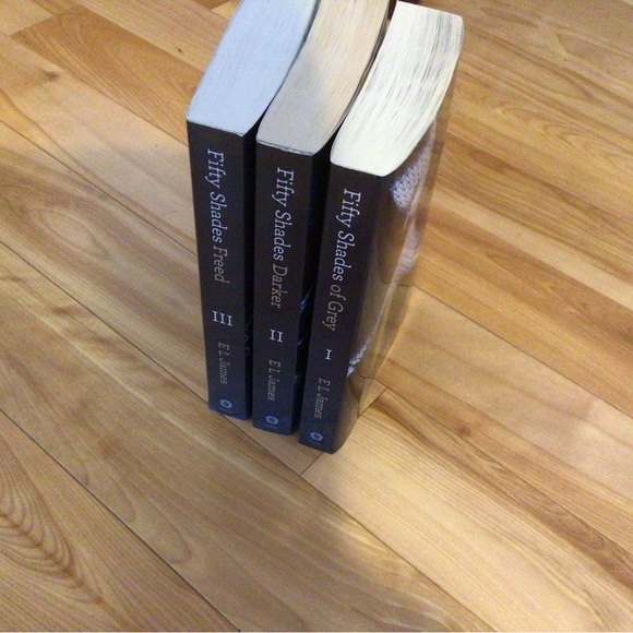 Books Fifty Shades of Grey - Picture 3 of 3